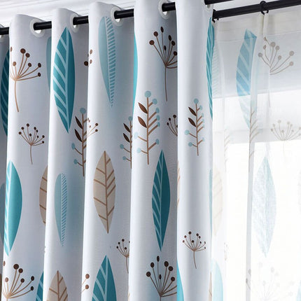 Modrý zatemňovací závěs se vzorem listů