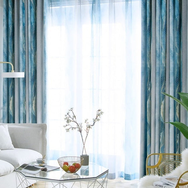 Modrá záclona se zlatým abstraktním vzorem