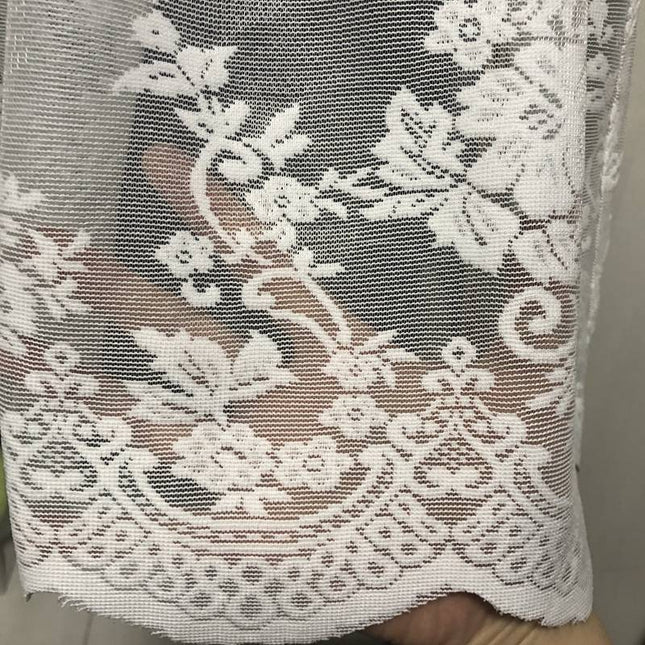 Bílá žakárová záclona s květinovým vzorem