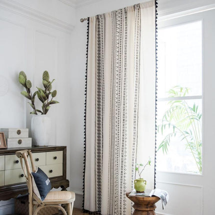 Záclona v boho stylu s třásněmi