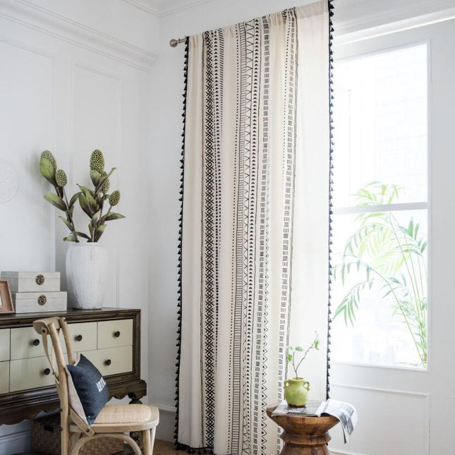 Záclona v boho stylu s třásněmi