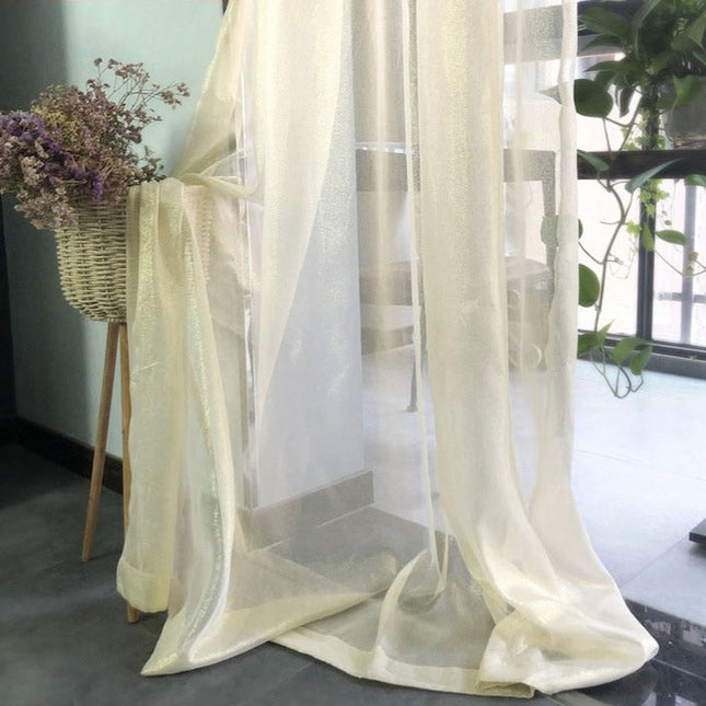 Třpytivá dekorační záclona do obývacího pokoje