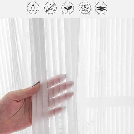 Bílý poloprůsvitný závěs na suchý zip