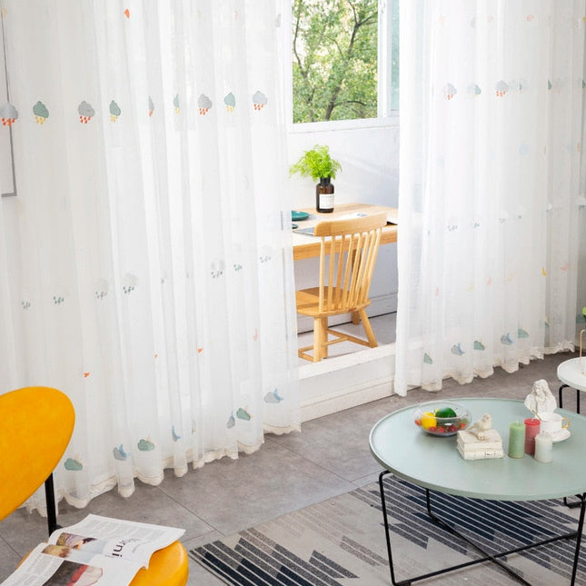 Veselá dětská záclona s výšivkou