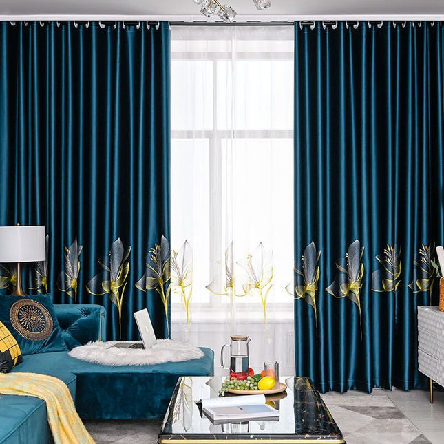 Modrý sametový zatemňovací závěs s výšivkou