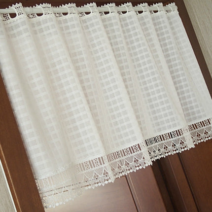 Bílá voálová záclona s krajkou