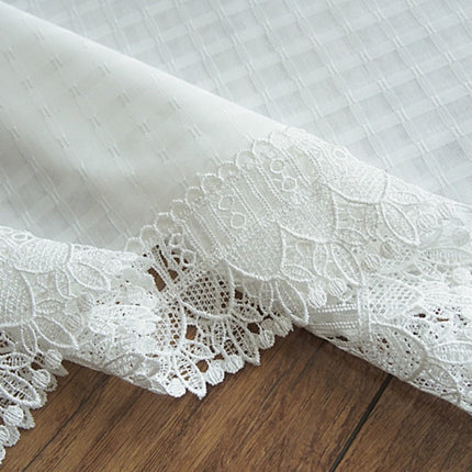 Bílá voálová záclona s krajkou