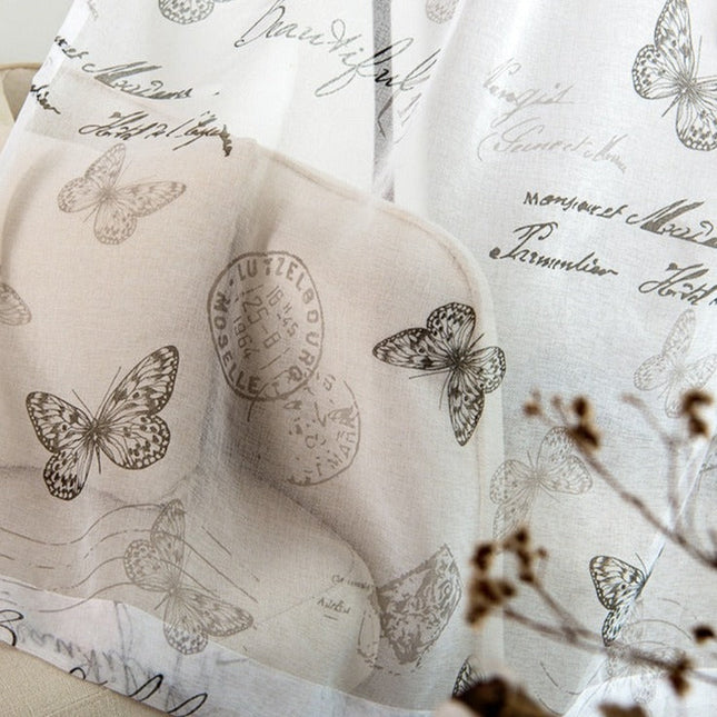 Průsvitná záclona se vzorem motýlů