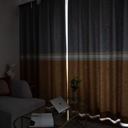 Pruhovaný závěs ve skandinávském stylu