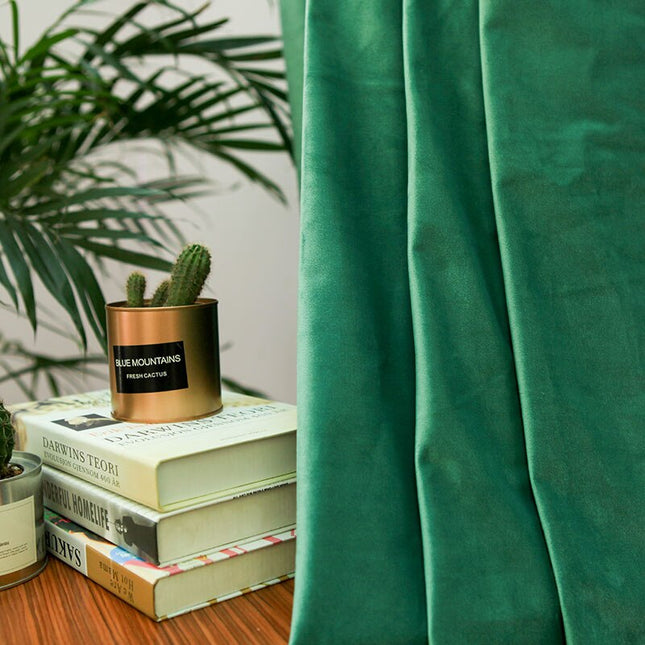 Jedlově zelený sametový zatemňovací závěs