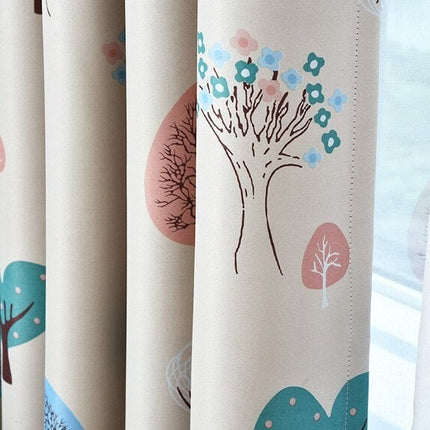 Zatemňovací závěs s motivem stromů