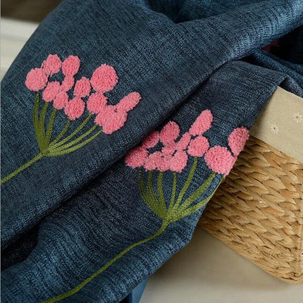 Zatemňovací závěs s vyšívanými květy