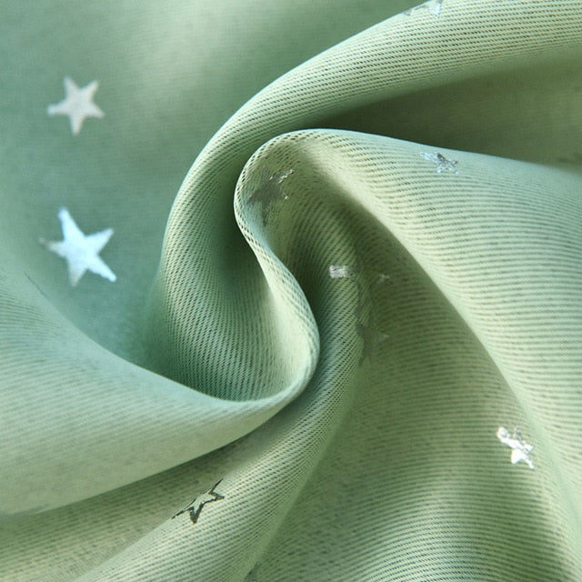 Zelený zatemňovací závěs s hvězdičkami