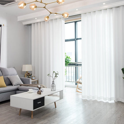 Moderní bílá voálová záclona
