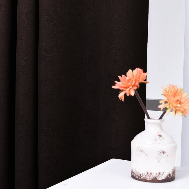 Zatemňovací závěs s reliéfním vzorem