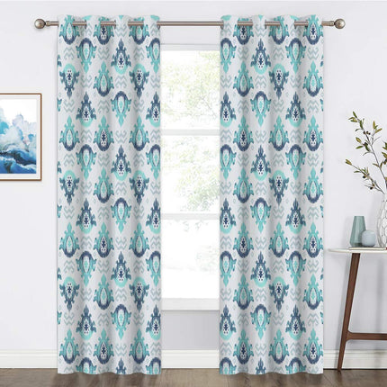 Dekorační závěs s modrým ornamentem