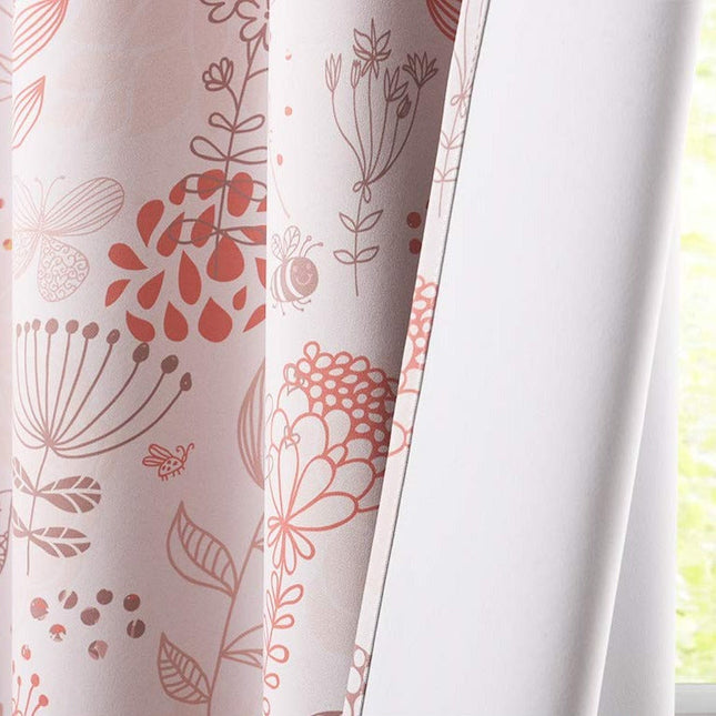 Závěs s červeným květinovým vzorem