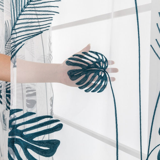 Záclona s výšivkou tropických listů monstera
