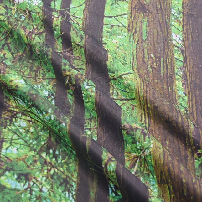 Venkovní závěs s motivem lesa