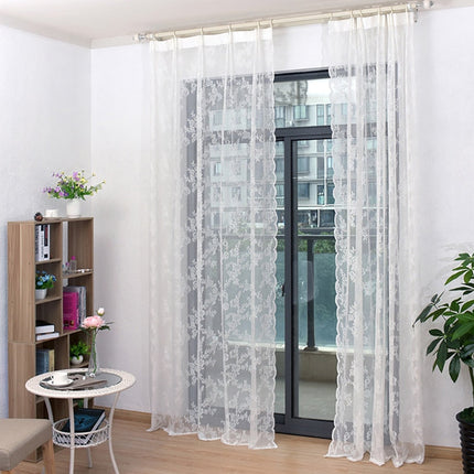 Romantická bílá krajková záclona do ložnice