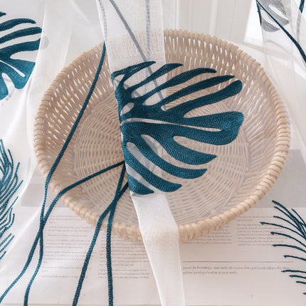 Záclona s výšivkou tropických listů monstera