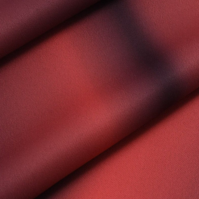 Červený sametový divadelní závěs