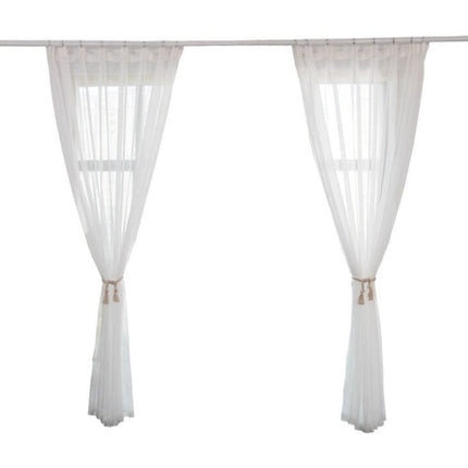 Bílá záclona s lesklou nití