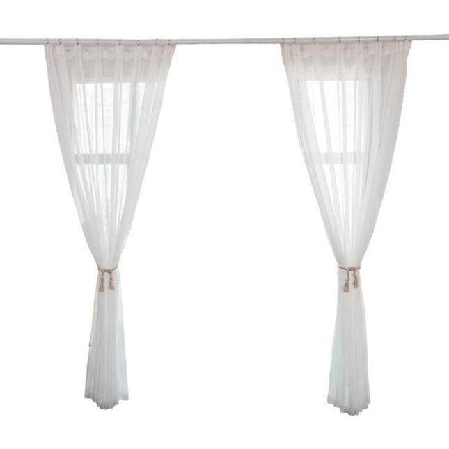 Bílá záclona s lesklou nití