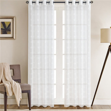 Bílá záclona s jemným kostkovaným vzorem
