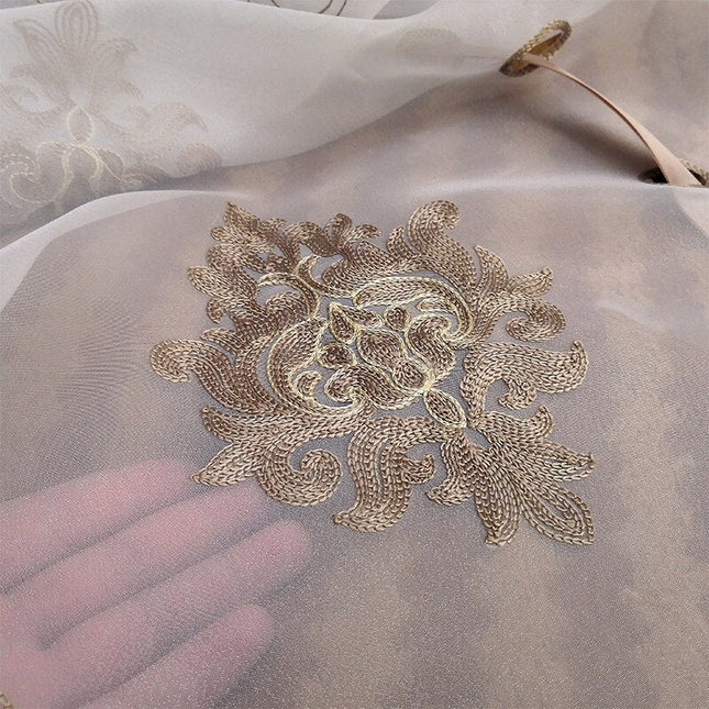 Vyšívaná římská voálová záclona