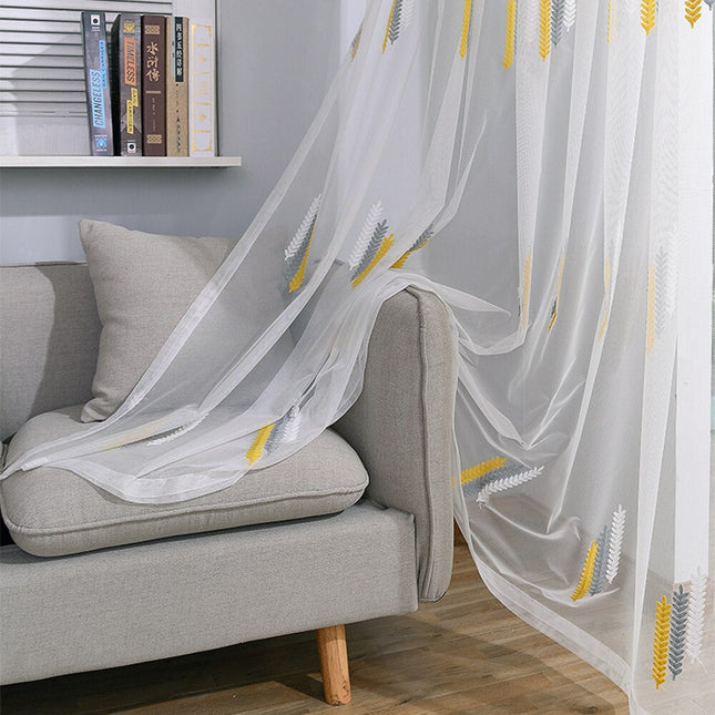 Záclona s výšivkou do obýváku