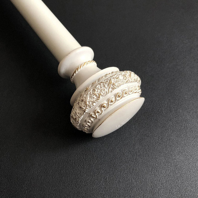 Kovová záclonová tyč ve vintage stylu