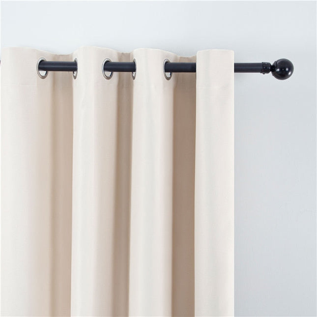 Béžový zatemňovací závěs s oky