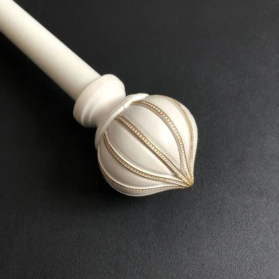 Kovová záclonová tyč ve vintage stylu