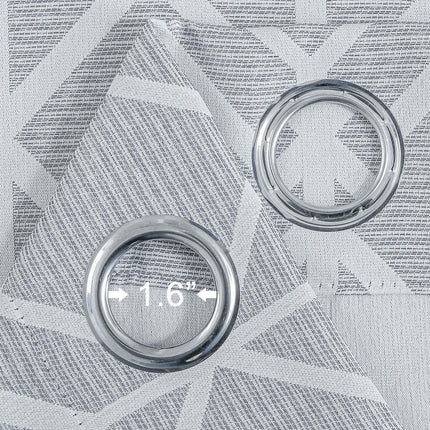 Geometrický zatemňovací závěs světle šedý