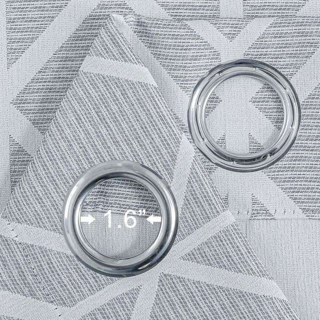 Geometrický zatemňovací závěs světle šedý