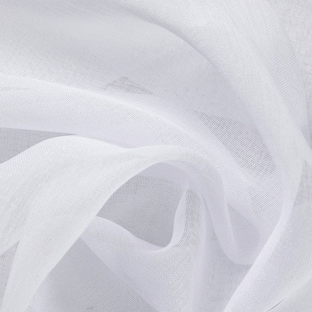 Jednoduchá bílá voálová záclona do ložnice