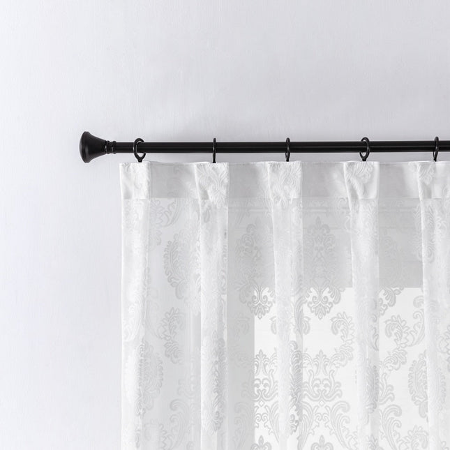 Průsvitná záclona s damaškovým vzorem