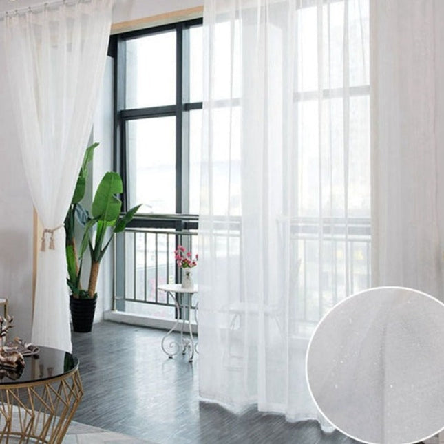 Bílá záclona s lesklou nití