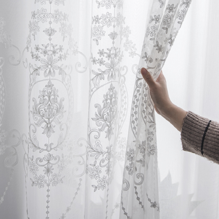 Luxusní vyšívaná záclona v vintage stylu