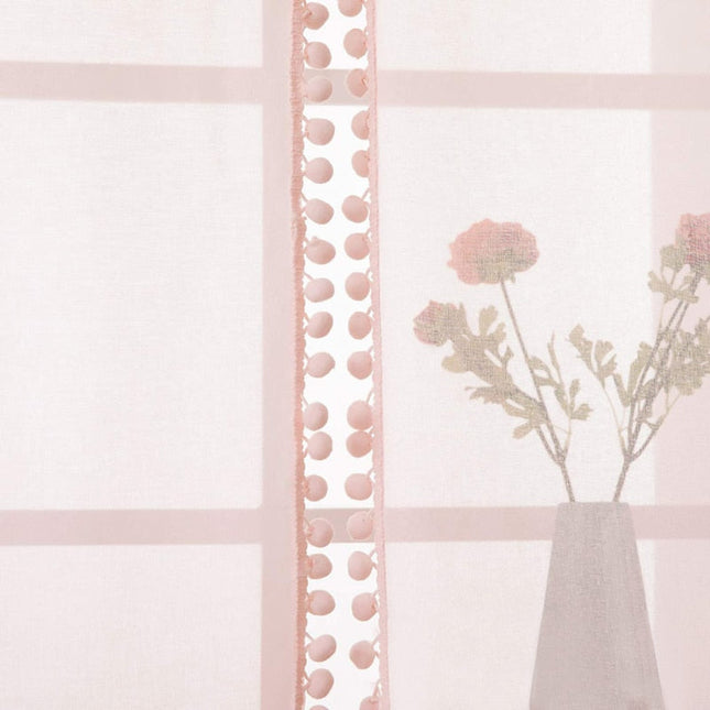 Bílá záclona s ozdobnými bambulkami