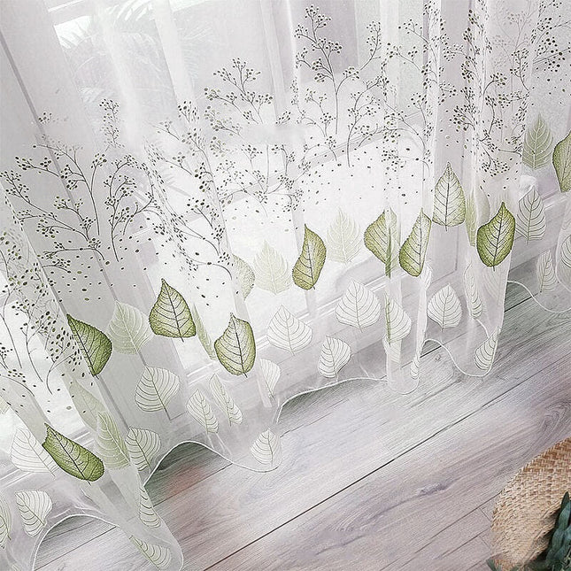 Zelená voálová záclona s motivem listů