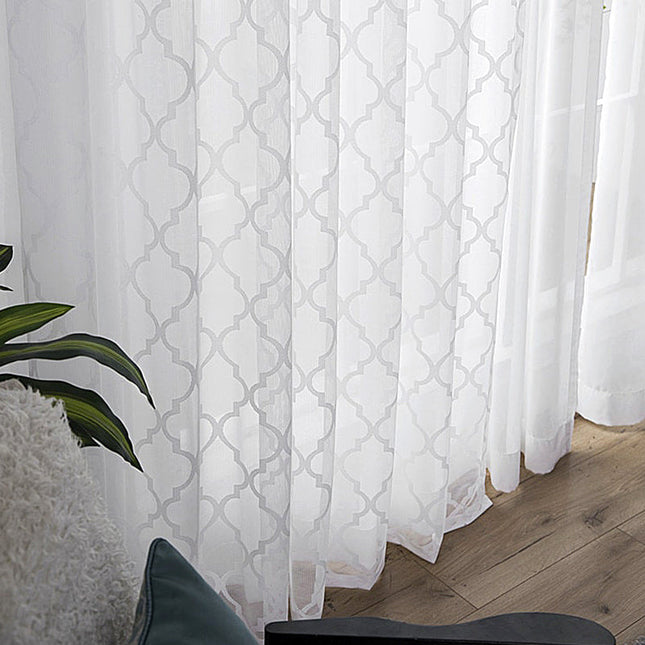 Bílá záclona s marockým vzorem