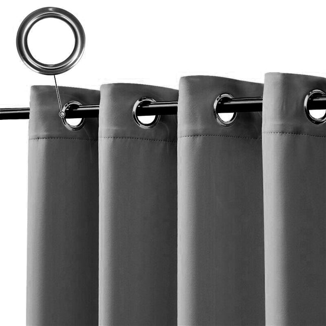 Šedý venkovní závěs pro ochranu soukromí