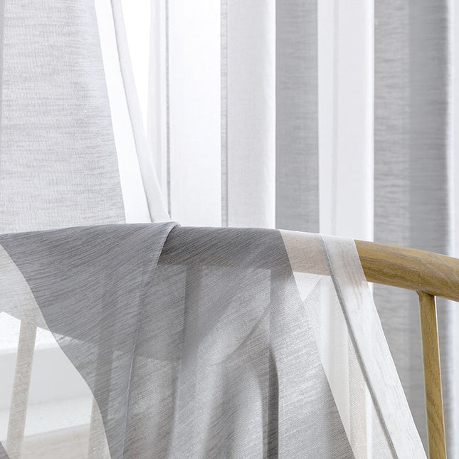 Vzdušná záclona s šedými pruhy