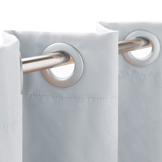 Bílý jednoduchý venkovní závěs s očky