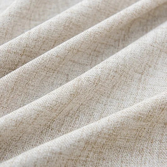 Béžová záclona s tmavým spodním lemem