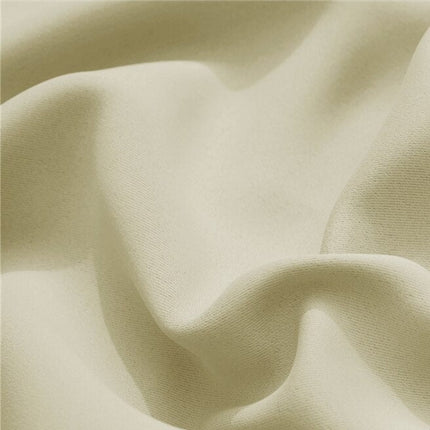 Světlý venkovní závěs na zakrytí terasy