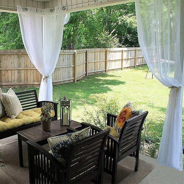 Bílý průsvitný venkovní závěs voděodolný