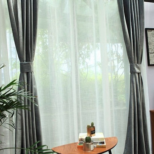 Šedý zatemňovací závěs se sametovým efektem